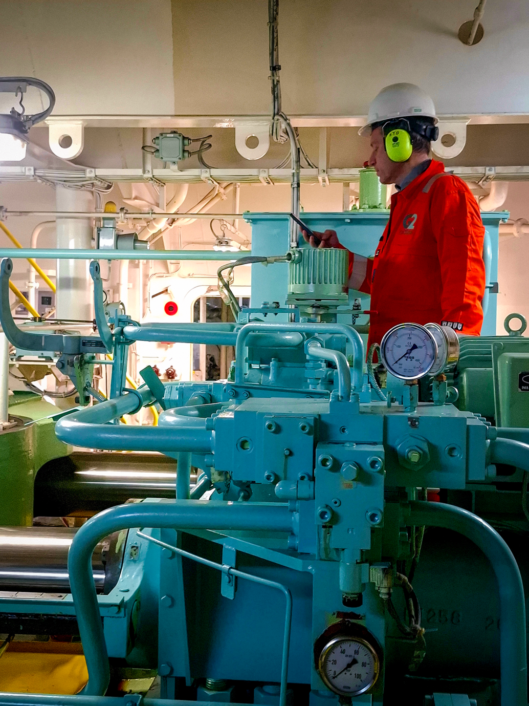 Haakon-Losnegaard in the engine room